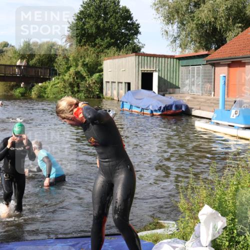 31.08.2025 - Elbe Triathlon Hamburg Luisa Fischer http://msf.ph/oto/8681703 31.08.2025 09:34:43 Schwimmen 675, 850, 890, 902, 912 meine-sportfotos.de
