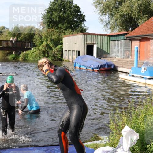 31.08.2025 - Elbe Triathlon Hamburg Luisa Fischer http://msf.ph/oto/8681706 31.08.2025 09:34:43 Schwimmen 675, 850, 890, 902, 912 meine-sportfotos.de