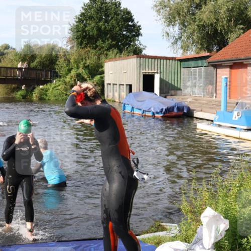 31.08.2025 - Elbe Triathlon Hamburg Luisa Fischer http://msf.ph/oto/8681707 31.08.2025 09:34:44 Schwimmen 675, 850, 890, 902, 912 meine-sportfotos.de