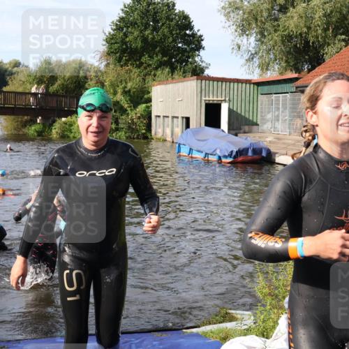 31.08.2025 - Elbe Triathlon Hamburg Luisa Fischer http://msf.ph/oto/8681719 31.08.2025 09:34:46 Schwimmen 675, 850, 902, 912 meine-sportfotos.de