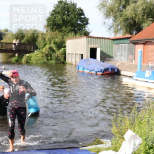 31.08.2025 - Elbe Triathlon Hamburg Luisa Fischer http://msf.ph/oto/8681729 31.08.2025 09:34:48 Schwimmen 675, 850, 902, 912 meine-sportfotos.de