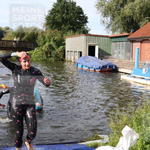 31.08.2025 - Elbe Triathlon Hamburg Luisa Fischer http://msf.ph/oto/8681733 31.08.2025 09:34:49 Schwimmen 675, 850, 902, 912 meine-sportfotos.de