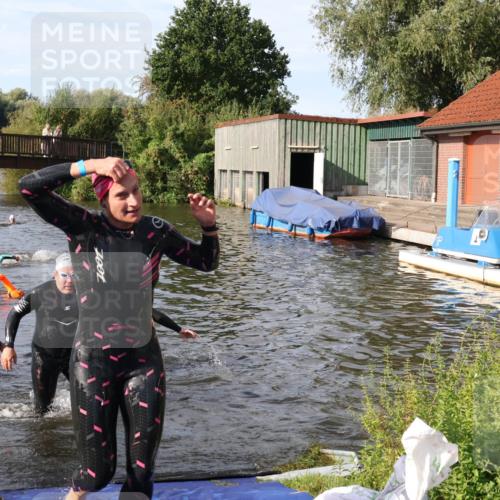 31.08.2025 - Elbe Triathlon Hamburg Luisa Fischer http://msf.ph/oto/8681736 31.08.2025 09:34:49 Schwimmen 675, 850, 902, 912 meine-sportfotos.de