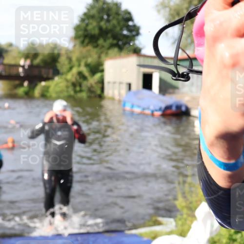 31.08.2025 - Elbe Triathlon Hamburg Luisa Fischer http://msf.ph/oto/8681744 31.08.2025 09:34:51 Schwimmen 675, 912 meine-sportfotos.de