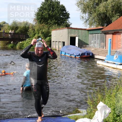 31.08.2025 - Elbe Triathlon Hamburg Luisa Fischer http://msf.ph/oto/8681750 31.08.2025 09:34:52 Schwimmen 675, 912 meine-sportfotos.de