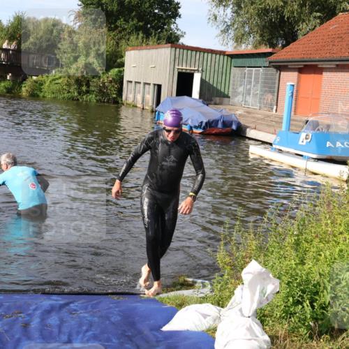 31.08.2025 - Elbe Triathlon Hamburg Luisa Fischer http://msf.ph/oto/8681813 31.08.2025 09:35:17 Schwimmen 762, 914 meine-sportfotos.de