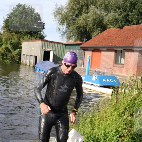31.08.2025 - Elbe Triathlon Hamburg Luisa Fischer http://msf.ph/oto/8681827 31.08.2025 09:35:20 Schwimmen 762, 781, 903, 914 meine-sportfotos.de