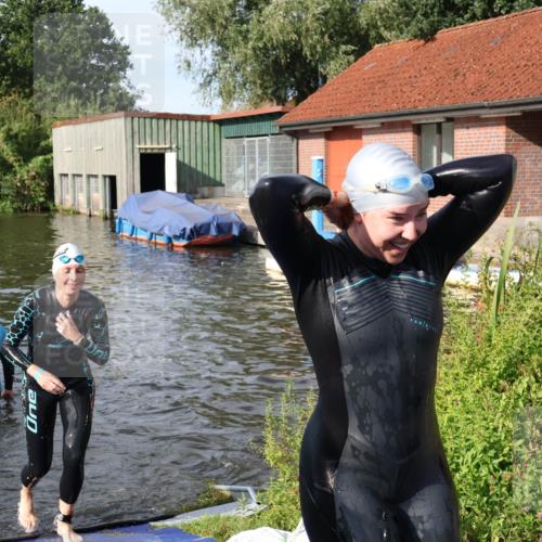 31.08.2025 - Elbe Triathlon Hamburg Luisa Fischer http://msf.ph/oto/8681831 31.08.2025 09:35:28 Schwimmen 781, 903, 914 meine-sportfotos.de