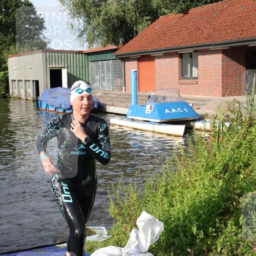 31.08.2025 - Elbe Triathlon Hamburg Luisa Fischer http://msf.ph/oto/8681836 31.08.2025 09:35:29 Schwimmen 781, 903, 914 meine-sportfotos.de