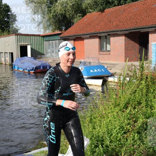31.08.2025 - Elbe Triathlon Hamburg Luisa Fischer http://msf.ph/oto/8681837 31.08.2025 09:35:30 Schwimmen 781, 903 meine-sportfotos.de