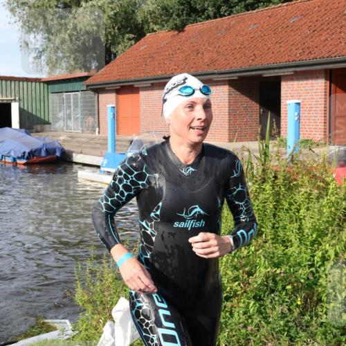 31.08.2025 - Elbe Triathlon Hamburg Luisa Fischer http://msf.ph/oto/8681838 31.08.2025 09:35:30 Schwimmen 781, 903 meine-sportfotos.de