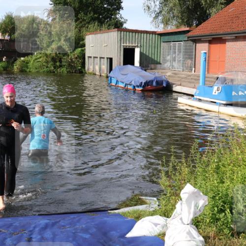 31.08.2025 - Elbe Triathlon Hamburg Luisa Fischer http://msf.ph/oto/8681846 31.08.2025 09:36:02 Schwimmen 824 meine-sportfotos.de