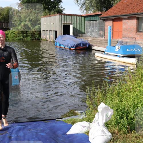 31.08.2025 - Elbe Triathlon Hamburg Luisa Fischer http://msf.ph/oto/8681852 31.08.2025 09:36:03 Schwimmen 824 meine-sportfotos.de