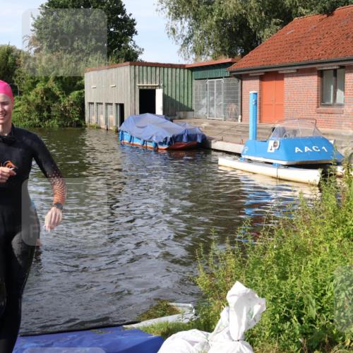 31.08.2025 - Elbe Triathlon Hamburg Luisa Fischer http://msf.ph/oto/8681855 31.08.2025 09:36:04 Schwimmen 824 meine-sportfotos.de