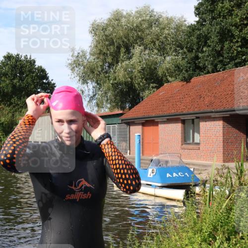 31.08.2025 - Elbe Triathlon Hamburg Luisa Fischer http://msf.ph/oto/8681863 31.08.2025 09:36:05 Schwimmen 824 meine-sportfotos.de