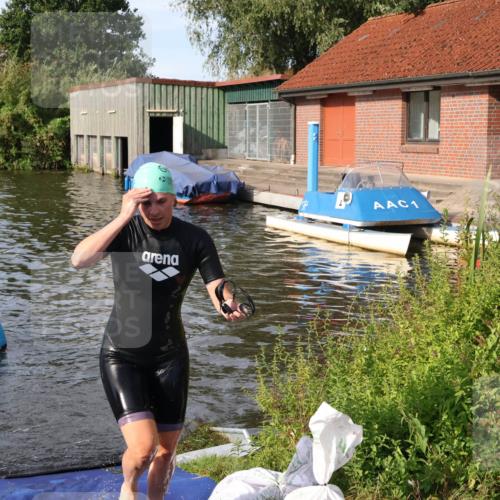 31.08.2025 - Elbe Triathlon Hamburg Luisa Fischer http://msf.ph/oto/8681875 31.08.2025 09:36:17 Schwimmen 847, 856, 899 meine-sportfotos.de