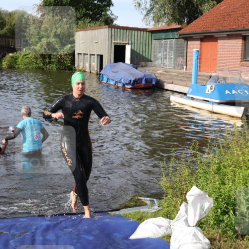 31.08.2025 - Elbe Triathlon Hamburg Luisa Fischer http://msf.ph/oto/8681882 31.08.2025 09:36:21 Schwimmen 847, 856, 899 meine-sportfotos.de