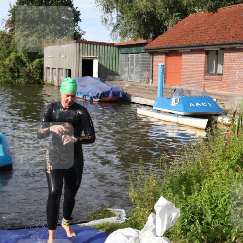 31.08.2025 - Elbe Triathlon Hamburg Luisa Fischer http://msf.ph/oto/8681885 31.08.2025 09:36:22 Schwimmen 807, 847, 899, 926 meine-sportfotos.de