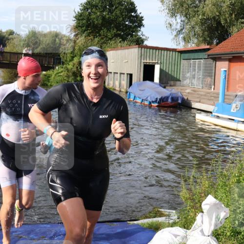 31.08.2025 - Elbe Triathlon Hamburg Luisa Fischer http://msf.ph/oto/8681901 31.08.2025 09:36:32 Schwimmen 765, 807, 822, 926 meine-sportfotos.de