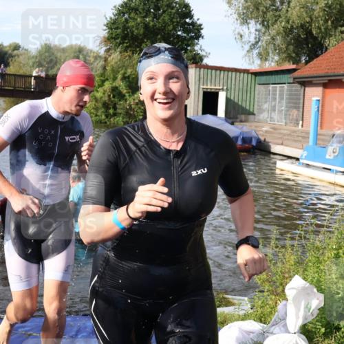 31.08.2025 - Elbe Triathlon Hamburg Luisa Fischer http://msf.ph/oto/8681903 31.08.2025 09:36:32 Schwimmen 765, 807, 822, 926 meine-sportfotos.de