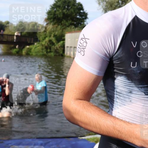 31.08.2025 - Elbe Triathlon Hamburg Luisa Fischer http://msf.ph/oto/8681907 31.08.2025 09:36:33 Schwimmen 765, 807, 822, 926 meine-sportfotos.de