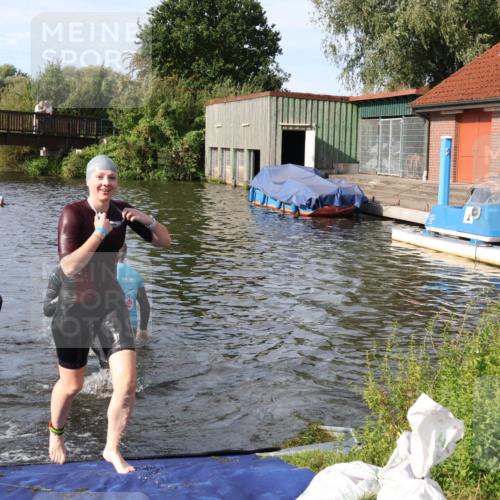 31.08.2025 - Elbe Triathlon Hamburg Luisa Fischer http://msf.ph/oto/8681917 31.08.2025 09:36:35 Schwimmen 765, 807, 822, 926 meine-sportfotos.de