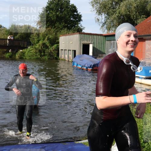 31.08.2025 - Elbe Triathlon Hamburg Luisa Fischer http://msf.ph/oto/8681923 31.08.2025 09:36:37 Schwimmen 765, 822 meine-sportfotos.de