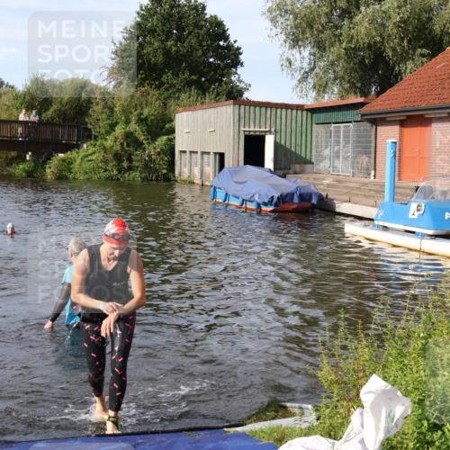 31.08.2025 - Elbe Triathlon Hamburg Luisa Fischer http://msf.ph/oto/8681945 31.08.2025 09:36:50 Schwimmen 861, 894 meine-sportfotos.de