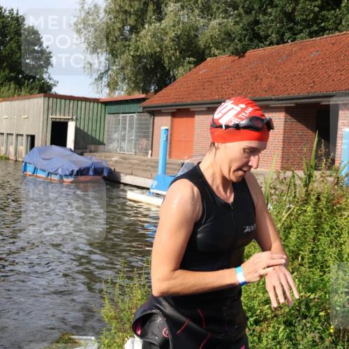 31.08.2025 - Elbe Triathlon Hamburg Luisa Fischer http://msf.ph/oto/8681958 31.08.2025 09:36:53 Schwimmen 861, 892, 894 meine-sportfotos.de
