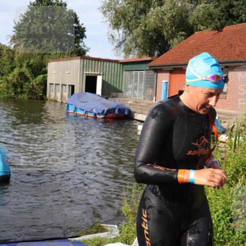 31.08.2025 - Elbe Triathlon Hamburg Luisa Fischer http://msf.ph/oto/8681980 31.08.2025 09:37:03 Schwimmen 783, 861, 892 meine-sportfotos.de