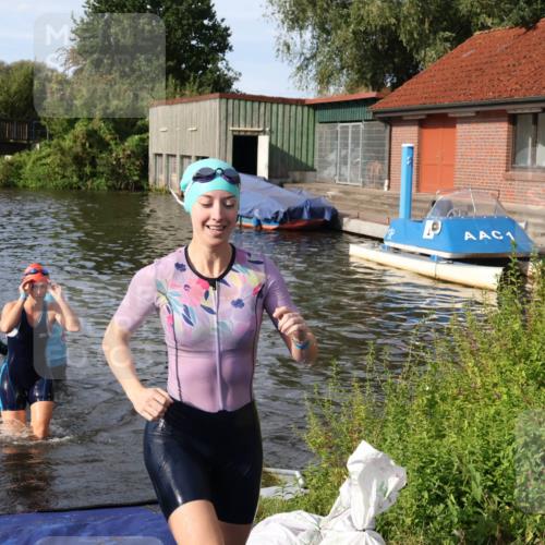 31.08.2025 - Elbe Triathlon Hamburg Luisa Fischer http://msf.ph/oto/8682004 31.08.2025 09:37:16 Schwimmen 799, 836, 921, 931 meine-sportfotos.de