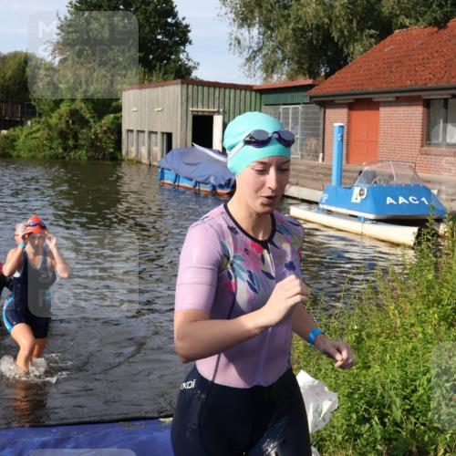 31.08.2025 - Elbe Triathlon Hamburg Luisa Fischer http://msf.ph/oto/8682006 31.08.2025 09:37:17 Schwimmen 799, 809, 836, 921, 931 meine-sportfotos.de