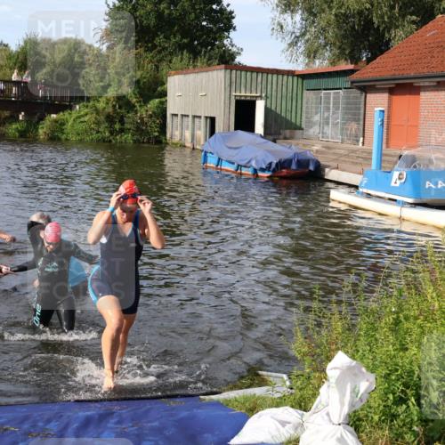 31.08.2025 - Elbe Triathlon Hamburg Luisa Fischer http://msf.ph/oto/8682011 31.08.2025 09:37:18 Schwimmen 799, 809, 836, 921, 931 meine-sportfotos.de