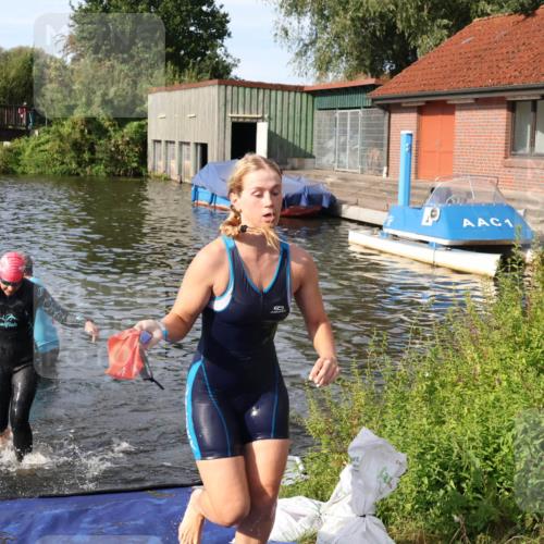 31.08.2025 - Elbe Triathlon Hamburg Luisa Fischer http://msf.ph/oto/8682018 31.08.2025 09:37:19 Schwimmen 799, 809, 836, 921, 931 meine-sportfotos.de