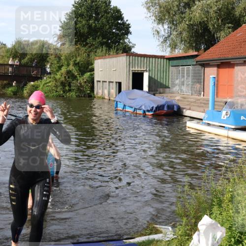 31.08.2025 - Elbe Triathlon Hamburg Luisa Fischer http://msf.ph/oto/8682029 31.08.2025 09:37:24 Schwimmen 809, 836, 921 meine-sportfotos.de