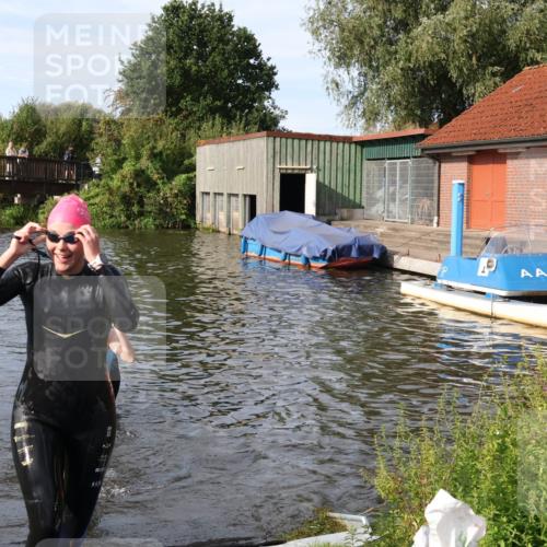 31.08.2025 - Elbe Triathlon Hamburg Luisa Fischer http://msf.ph/oto/8682030 31.08.2025 09:37:25 Schwimmen 809, 836, 921 meine-sportfotos.de