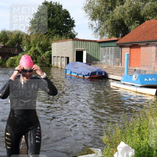 31.08.2025 - Elbe Triathlon Hamburg Luisa Fischer http://msf.ph/oto/8682032 31.08.2025 09:37:25 Schwimmen 809, 836, 921 meine-sportfotos.de