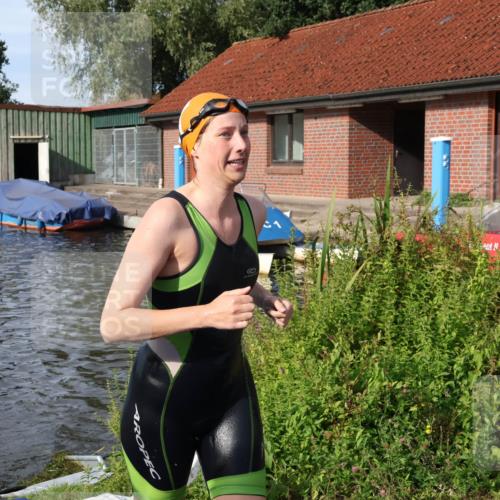 31.08.2025 - Elbe Triathlon Hamburg Luisa Fischer http://msf.ph/oto/8682042 31.08.2025 09:37:28 Schwimmen 809, 836 meine-sportfotos.de