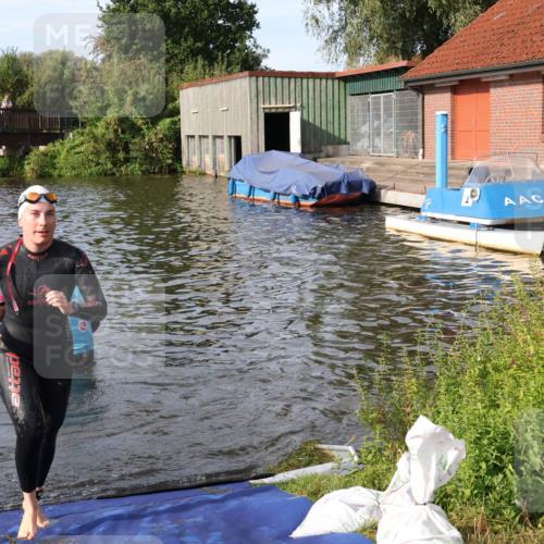 31.08.2025 - Elbe Triathlon Hamburg Luisa Fischer http://msf.ph/oto/8682047 31.08.2025 09:37:44 Schwimmen 801, 810, 871 meine-sportfotos.de