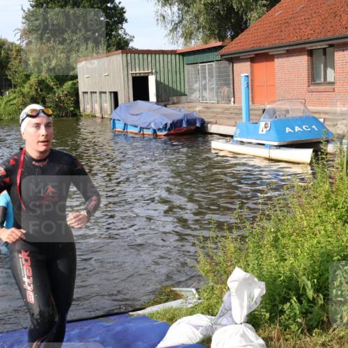 31.08.2025 - Elbe Triathlon Hamburg Luisa Fischer http://msf.ph/oto/8682051 31.08.2025 09:37:45 Schwimmen 801, 810, 871 meine-sportfotos.de