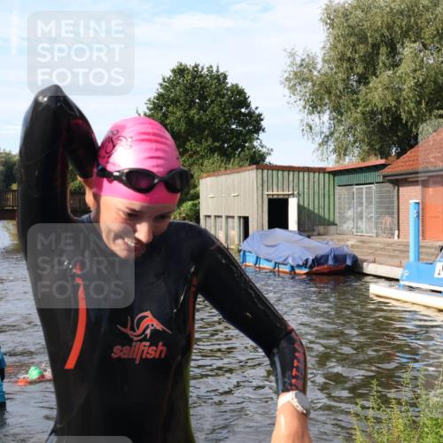 31.08.2025 - Elbe Triathlon Hamburg Luisa Fischer http://msf.ph/oto/8682068 31.08.2025 09:37:54 Schwimmen 801, 870, 907 meine-sportfotos.de