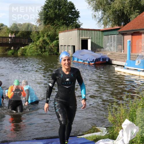 31.08.2025 - Elbe Triathlon Hamburg Luisa Fischer http://msf.ph/oto/8682069 31.08.2025 09:37:57 Schwimmen 801, 870, 879, 907 meine-sportfotos.de