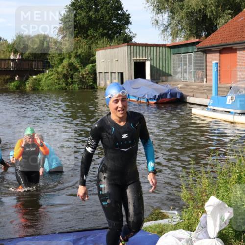 31.08.2025 - Elbe Triathlon Hamburg Luisa Fischer http://msf.ph/oto/8682071 31.08.2025 09:37:58 Schwimmen 870, 879, 907 meine-sportfotos.de