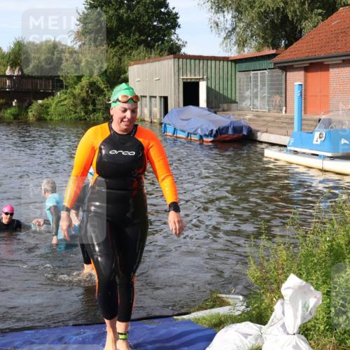 31.08.2025 - Elbe Triathlon Hamburg Luisa Fischer http://msf.ph/oto/8682079 31.08.2025 09:38:02 Schwimmen 814, 870, 879, 907 meine-sportfotos.de