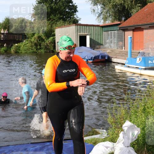 31.08.2025 - Elbe Triathlon Hamburg Luisa Fischer http://msf.ph/oto/8682083 31.08.2025 09:38:03 Schwimmen 814, 879, 907 meine-sportfotos.de