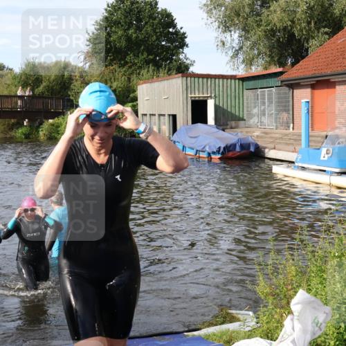 31.08.2025 - Elbe Triathlon Hamburg Luisa Fischer http://msf.ph/oto/8682090 31.08.2025 09:38:06 Schwimmen 812, 814, 879, 907 meine-sportfotos.de