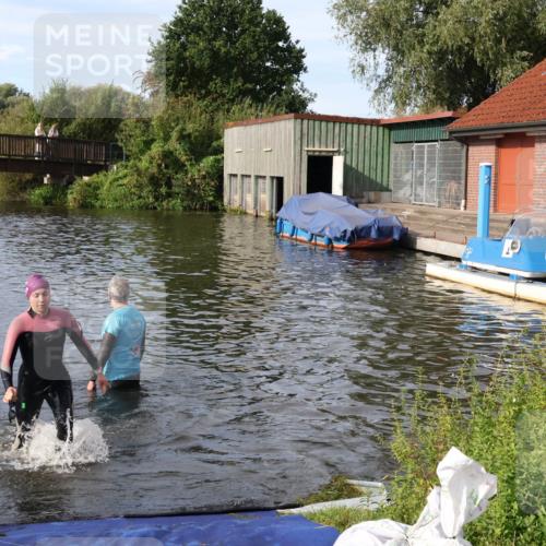 31.08.2025 - Elbe Triathlon Hamburg Luisa Fischer http://msf.ph/oto/8682122 31.08.2025 09:38:27 Schwimmen 789, 817 meine-sportfotos.de