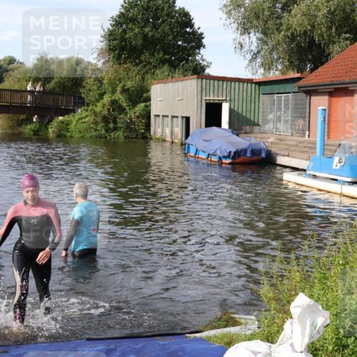 31.08.2025 - Elbe Triathlon Hamburg Luisa Fischer http://msf.ph/oto/8682125 31.08.2025 09:38:27 Schwimmen 789, 817 meine-sportfotos.de
