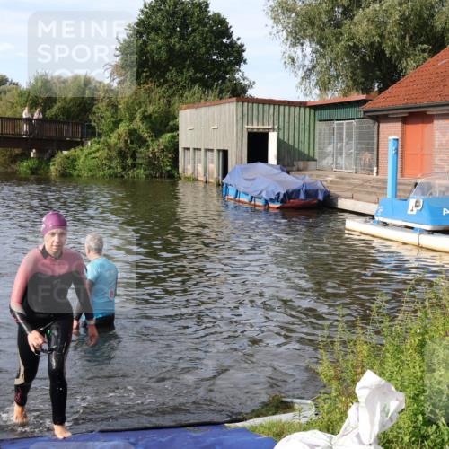 31.08.2025 - Elbe Triathlon Hamburg Luisa Fischer http://msf.ph/oto/8682130 31.08.2025 09:38:28 Schwimmen 789, 832 meine-sportfotos.de