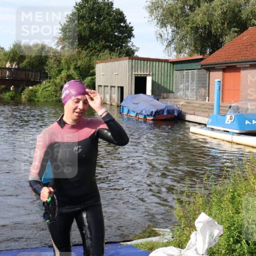 31.08.2025 - Elbe Triathlon Hamburg Luisa Fischer http://msf.ph/oto/8682137 31.08.2025 09:38:29 Schwimmen 789, 832 meine-sportfotos.de